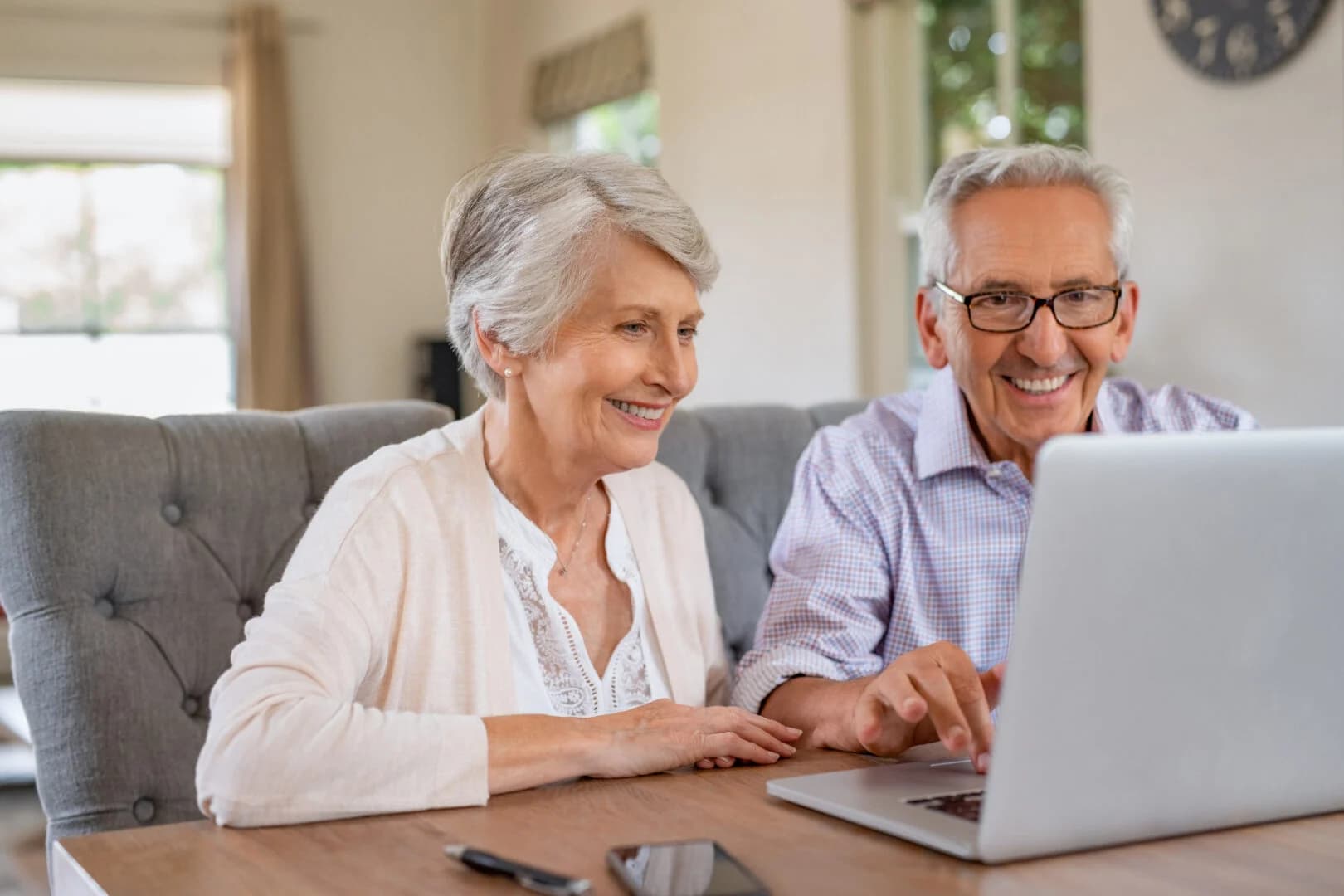 Digital Confidence: Understanding AI for Seniors